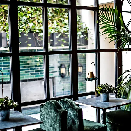 Monsieur George & - Champs-elysees