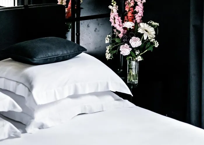 Otel Monsieur George & - Champs-elysees