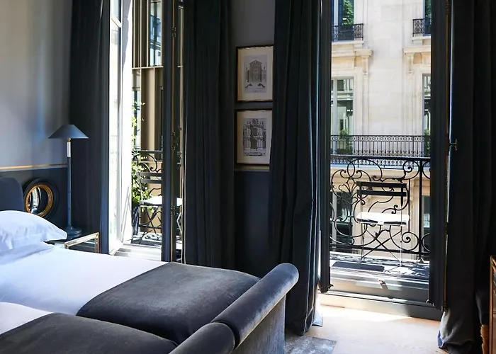 Otel Monsieur George & - Champs-elysees 5*