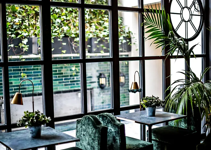 Monsieur George & - Champs-elysees