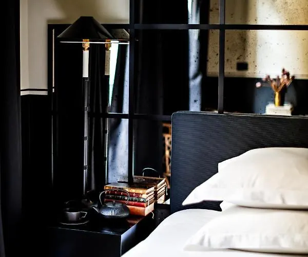 Monsieur George & - Champs-elysees Paris