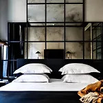 Hotel Monsieur George & - Champs-elysees Parijs